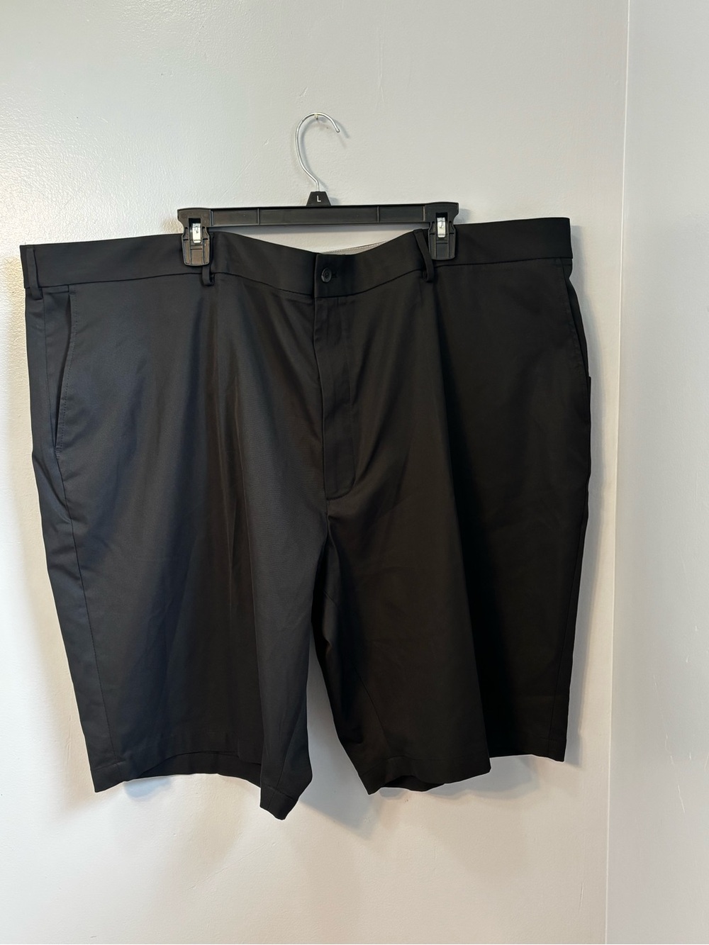 Walter Hagen Black Flat-Front Golf Shorts Sz 50. NWT